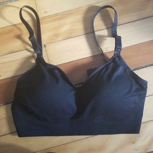 Black nursing bra